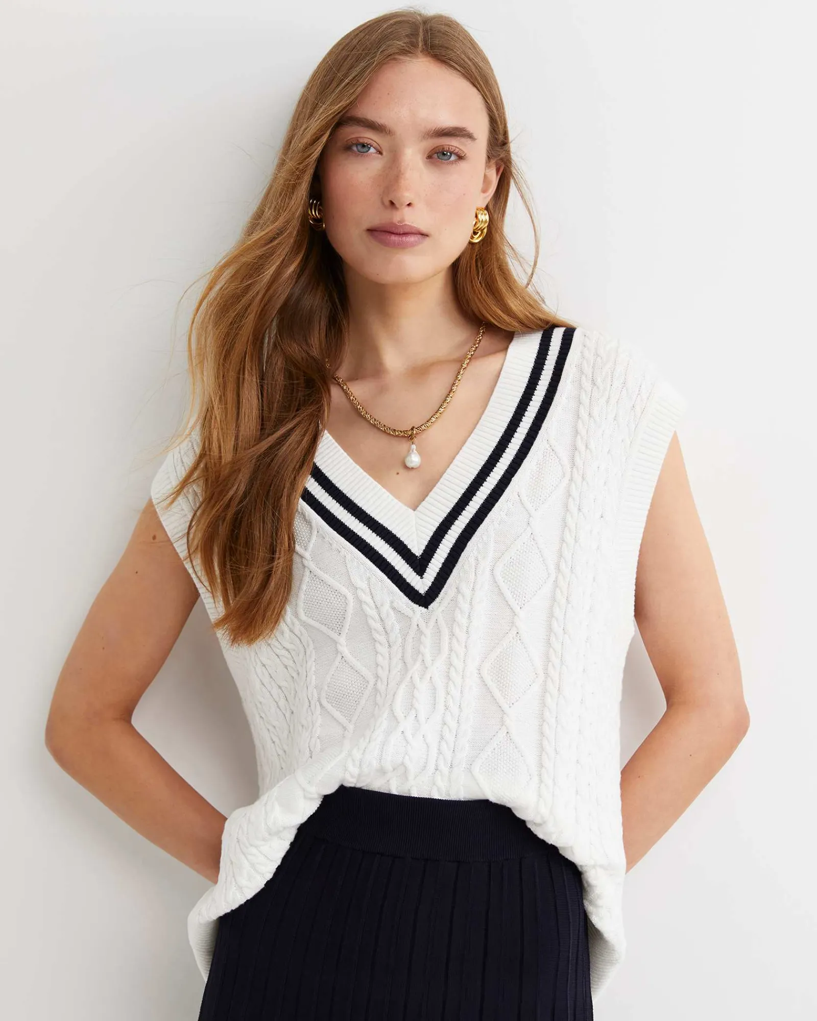 Best Sportscraft Elka Cable V-Neck Vest in Whitenavy White/navy