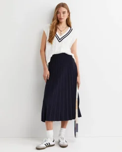 Best Sportscraft Elka Cable V-Neck Vest in Whitenavy White/navy
