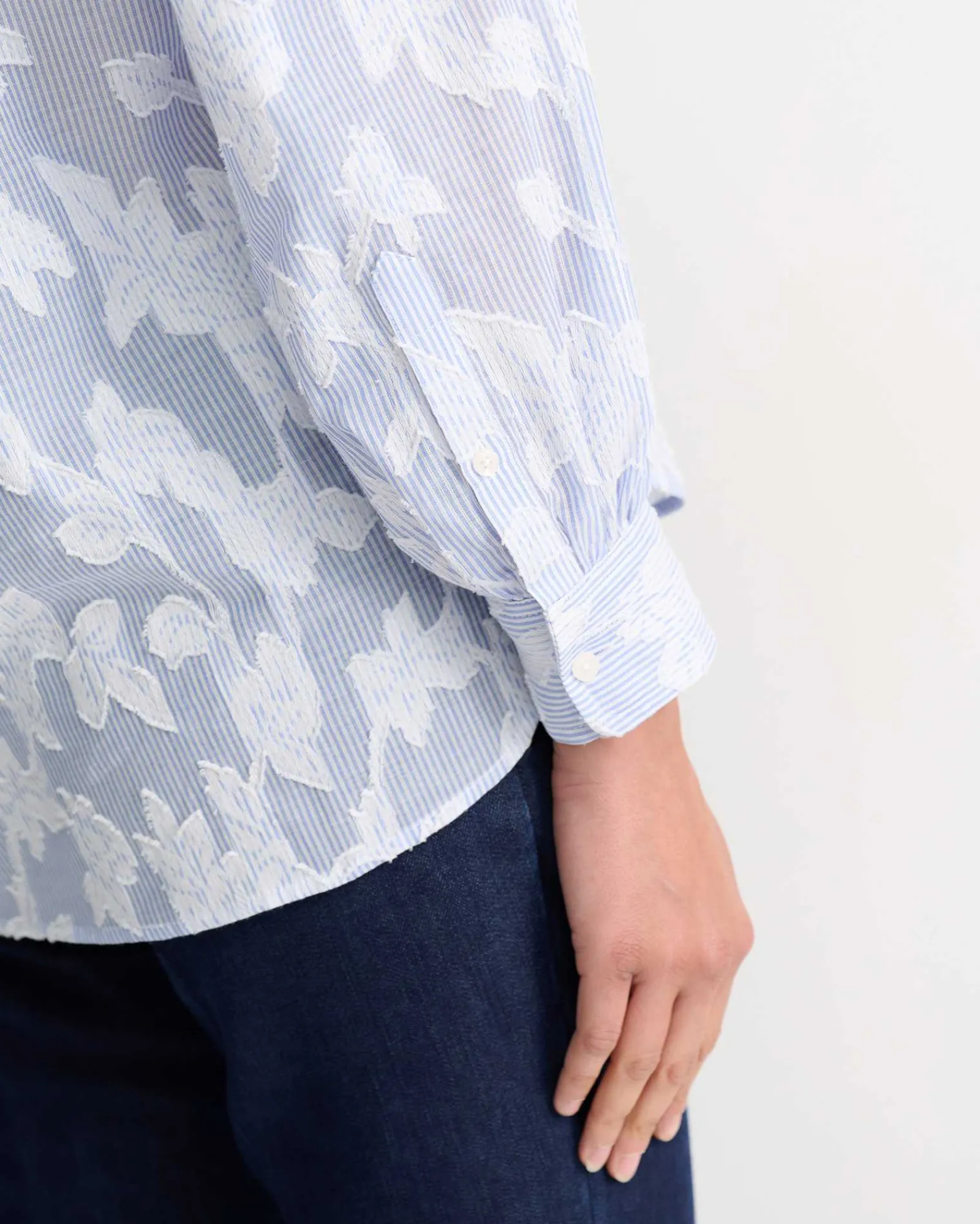 Fashion Sportscraft Sedonia Clip Back Shirt in Whiteblue White/blue